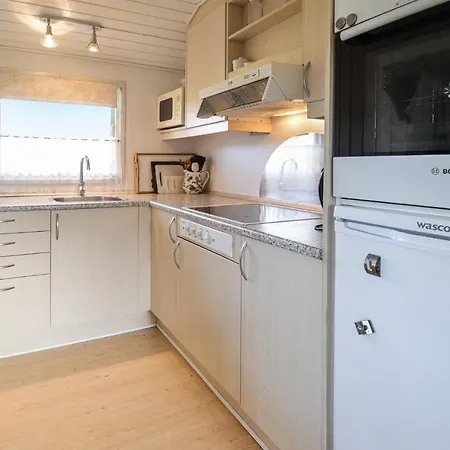 Feriehus Amazing In W/ 2 Bedrooms *