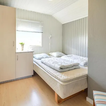 Amazing In W/ 2 Bedrooms *