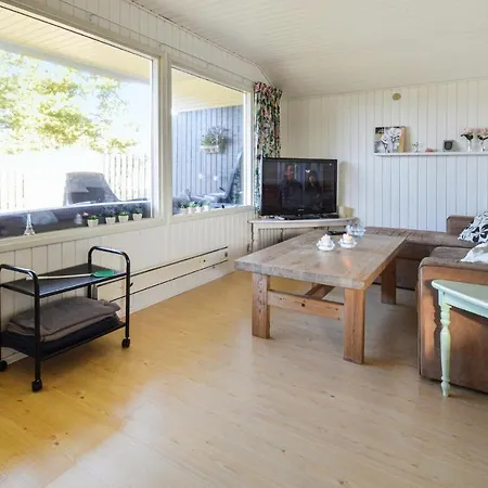 Feriehus Amazing In W/ 2 Bedrooms Rødby