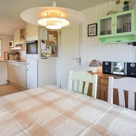 Amazing In W/ 2 Bedrooms Feriehus Rødby