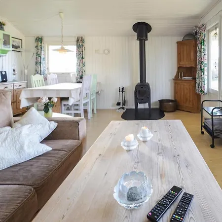Feriehus Amazing In W/ 2 Bedrooms