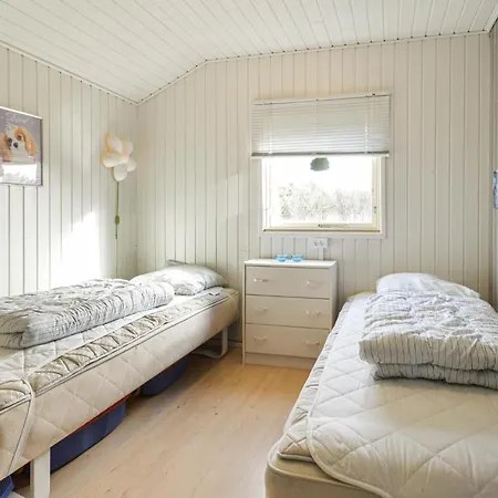 Amazing In W/ 2 Bedrooms Feriehus