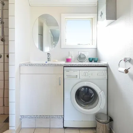 Amazing In W/ 2 Bedrooms Feriehus